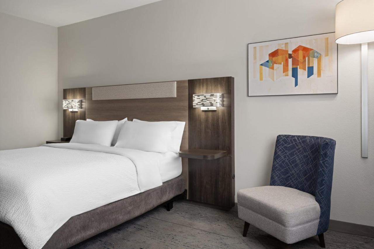 King Room with Bath Tub - Disability Access/Non-Smoking at Holiday Inn Express Toledo North by IHG