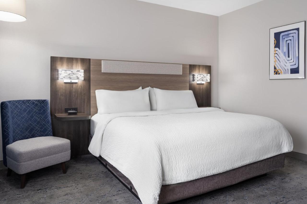 King Room with Bath Tub - Disability Access/Non-Smoking at Holiday Inn Express Toledo North by IHG