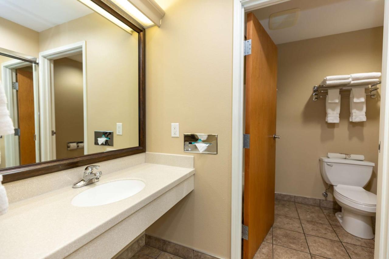 King Room at Best Western Lodge At River's Edge