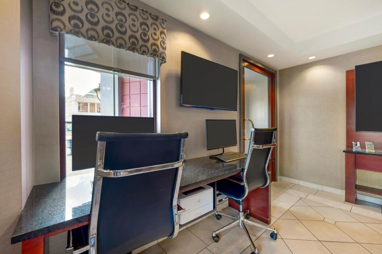 | Best Western on the Avenue