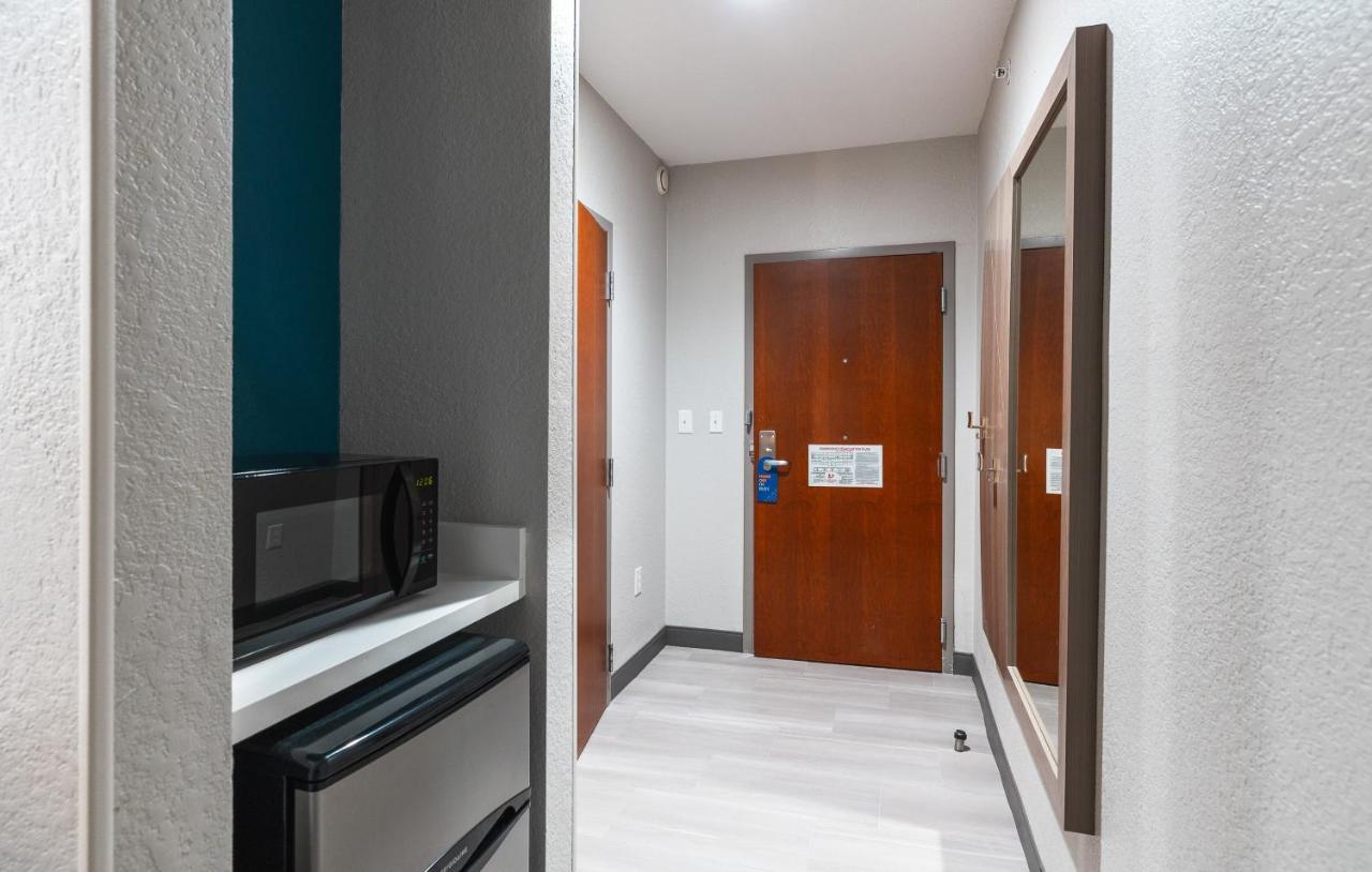 | Holiday Inn Express Hotel & Suites St. Robert, an IHG Hotel