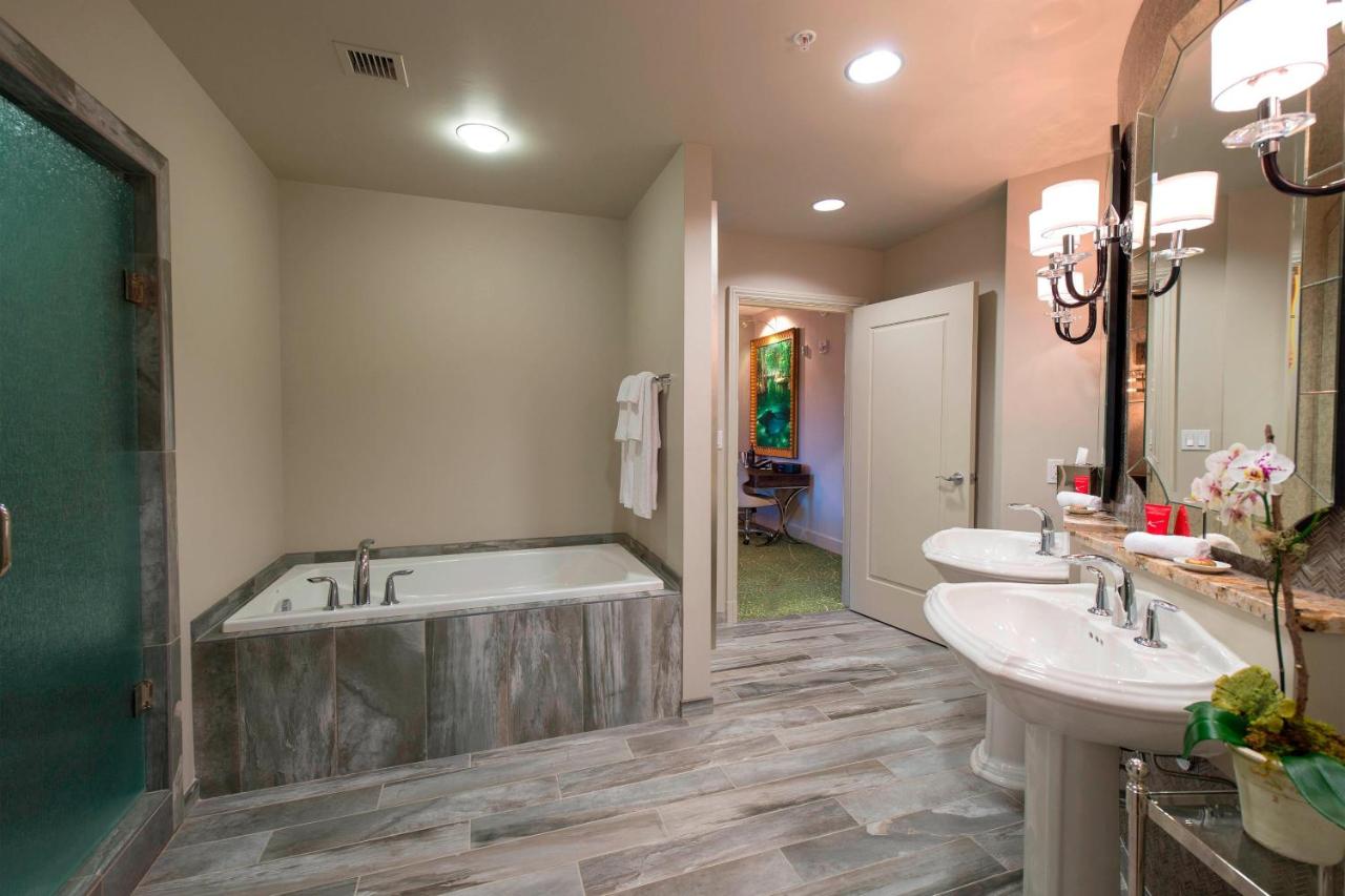 | Grand Bohemian Hotel Mountain Brook, Autograph Collection