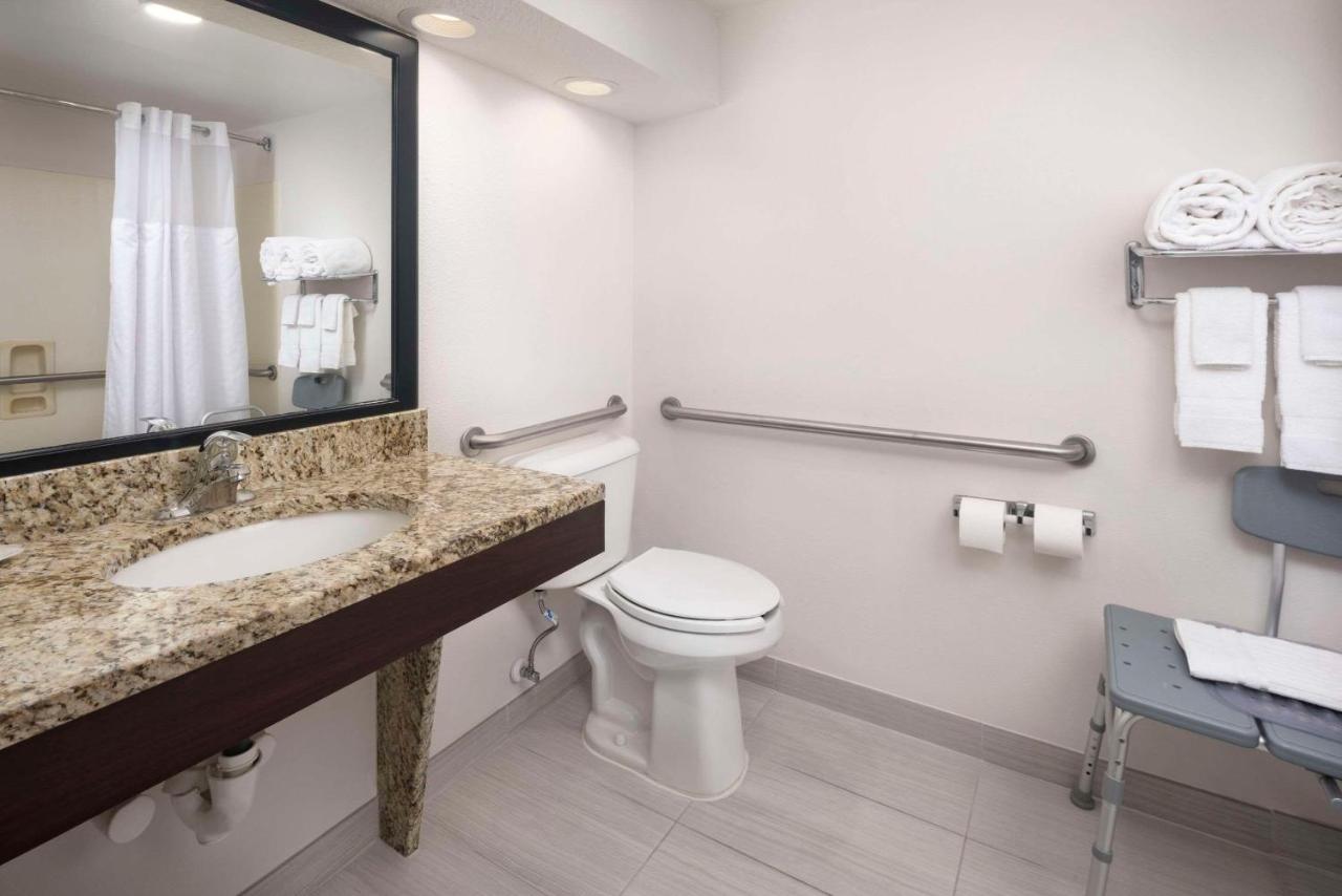 King Room - Accessible/Non Smoking at Comfort Inn & Suites Dahlonega University Area