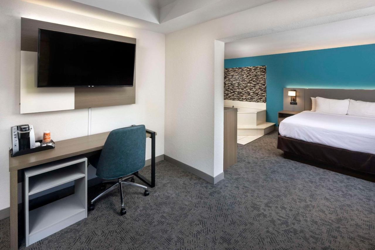 King Suite with Sofa Bed Hot Tub - Non Smoking at Comfort Inn & Suites Dahlonega University Area