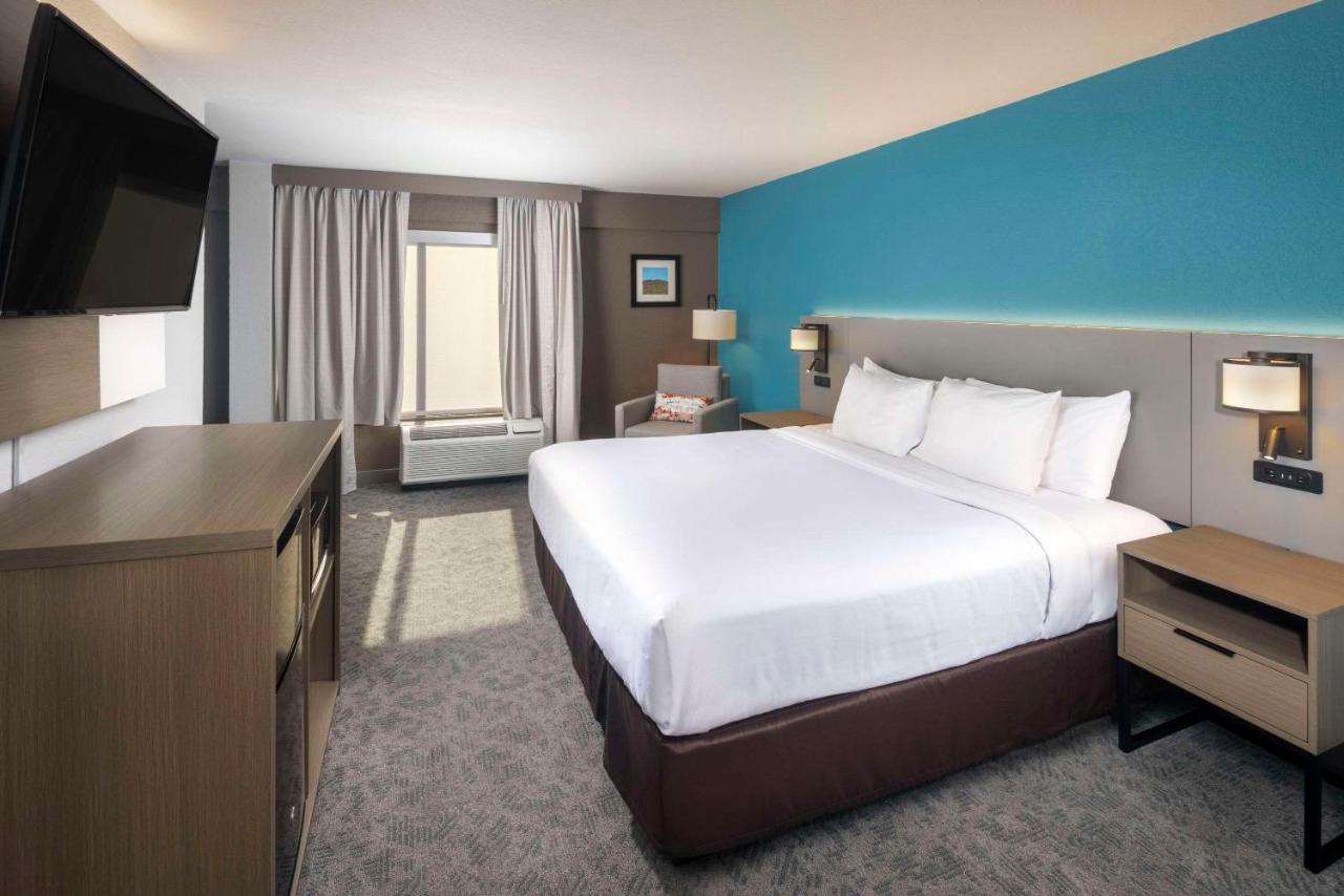 King Suite with Sofa Bed Hot Tub - Non Smoking at Comfort Inn & Suites Dahlonega University Area
