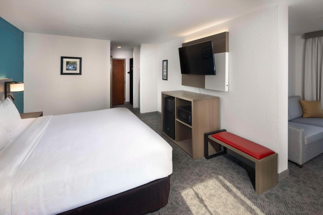 King Suite with Sofa Bed Hot Tub - Non Smoking at Comfort Inn & Suites Dahlonega University Area