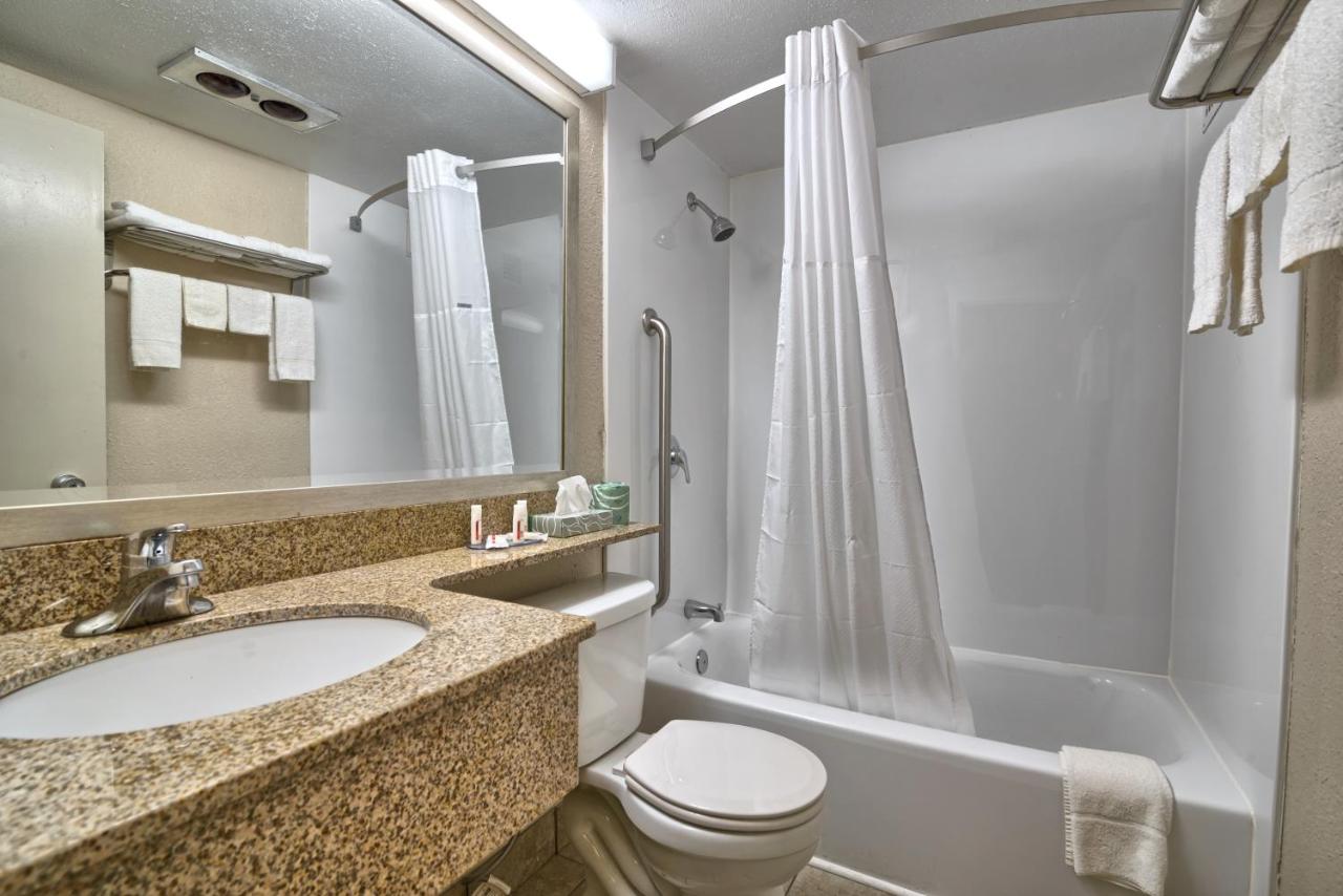 King Room - Non-Smoking at Howard Johnson by Wyndham Bangor