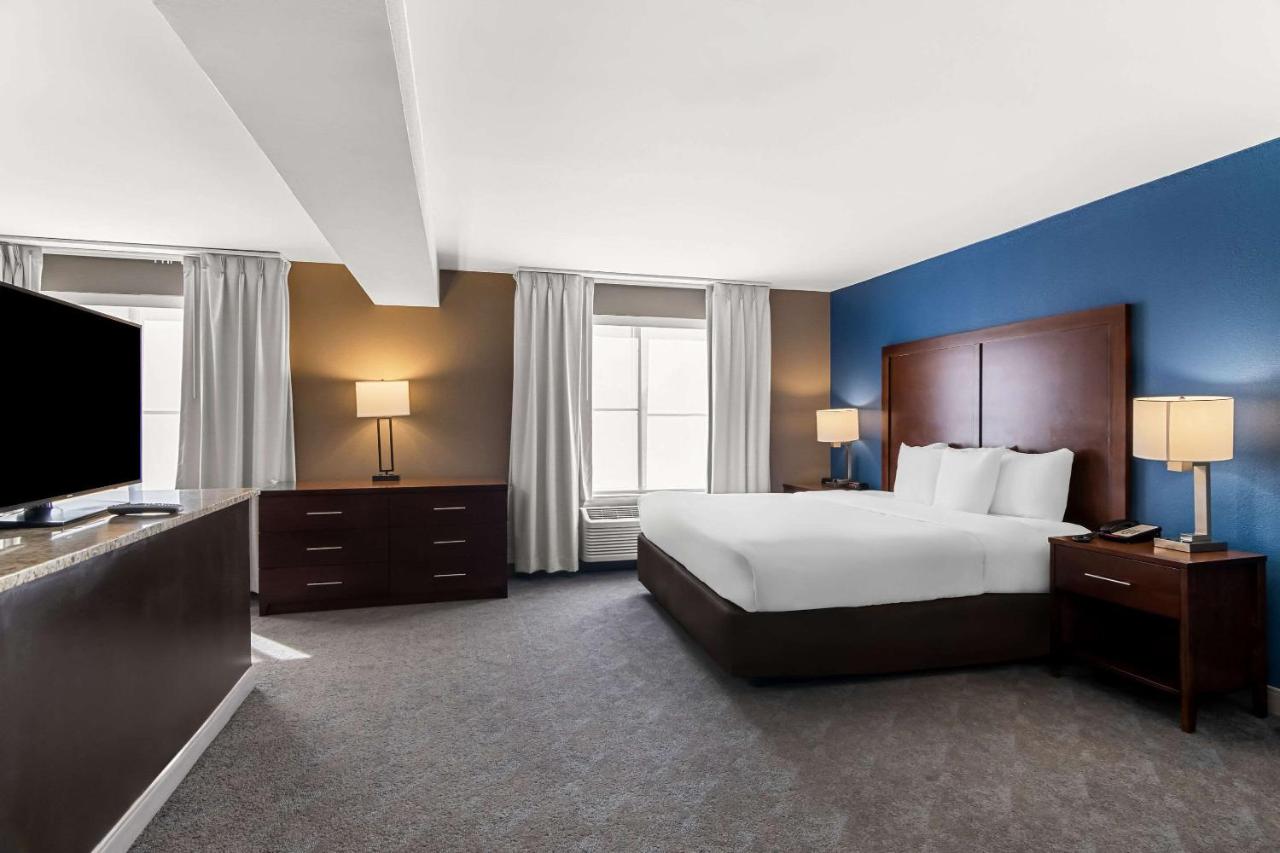 | Comfort Inn & Suites near Tinley Park Amphitheater