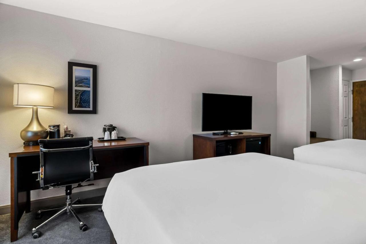 Queen Room with Two Queen Beds - Non-Smoking at Comfort Inn & Suites near Tinley Park Amphitheater