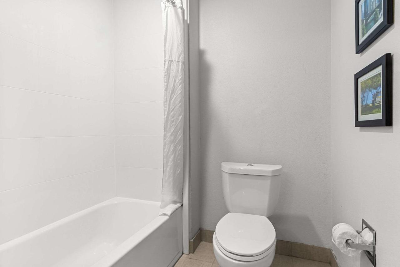 | Comfort Inn & Suites near Tinley Park Amphitheater