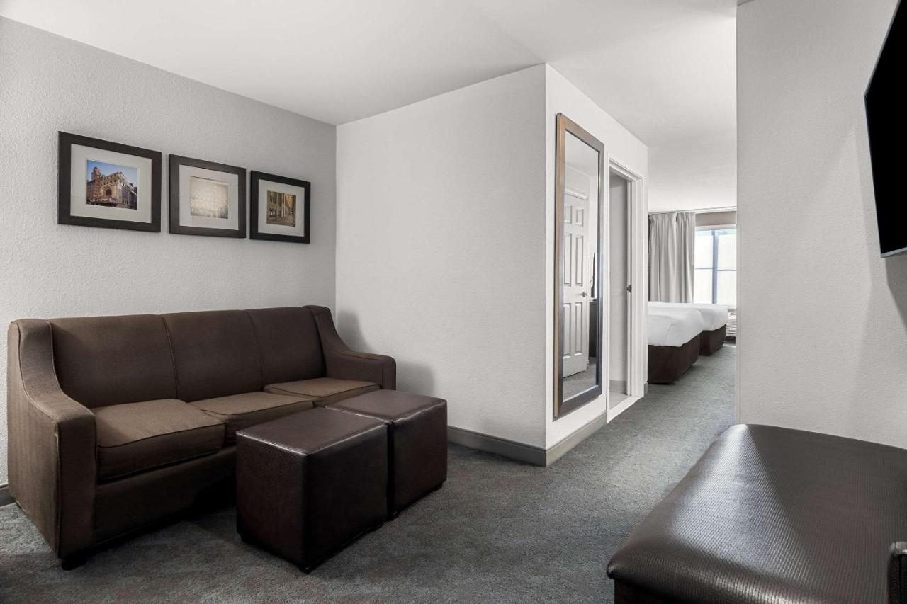 | Comfort Inn & Suites near Tinley Park Amphitheater