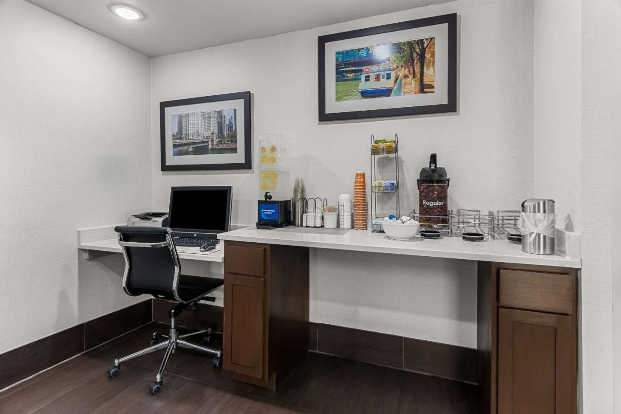 | Comfort Inn & Suites near Tinley Park Amphitheater
