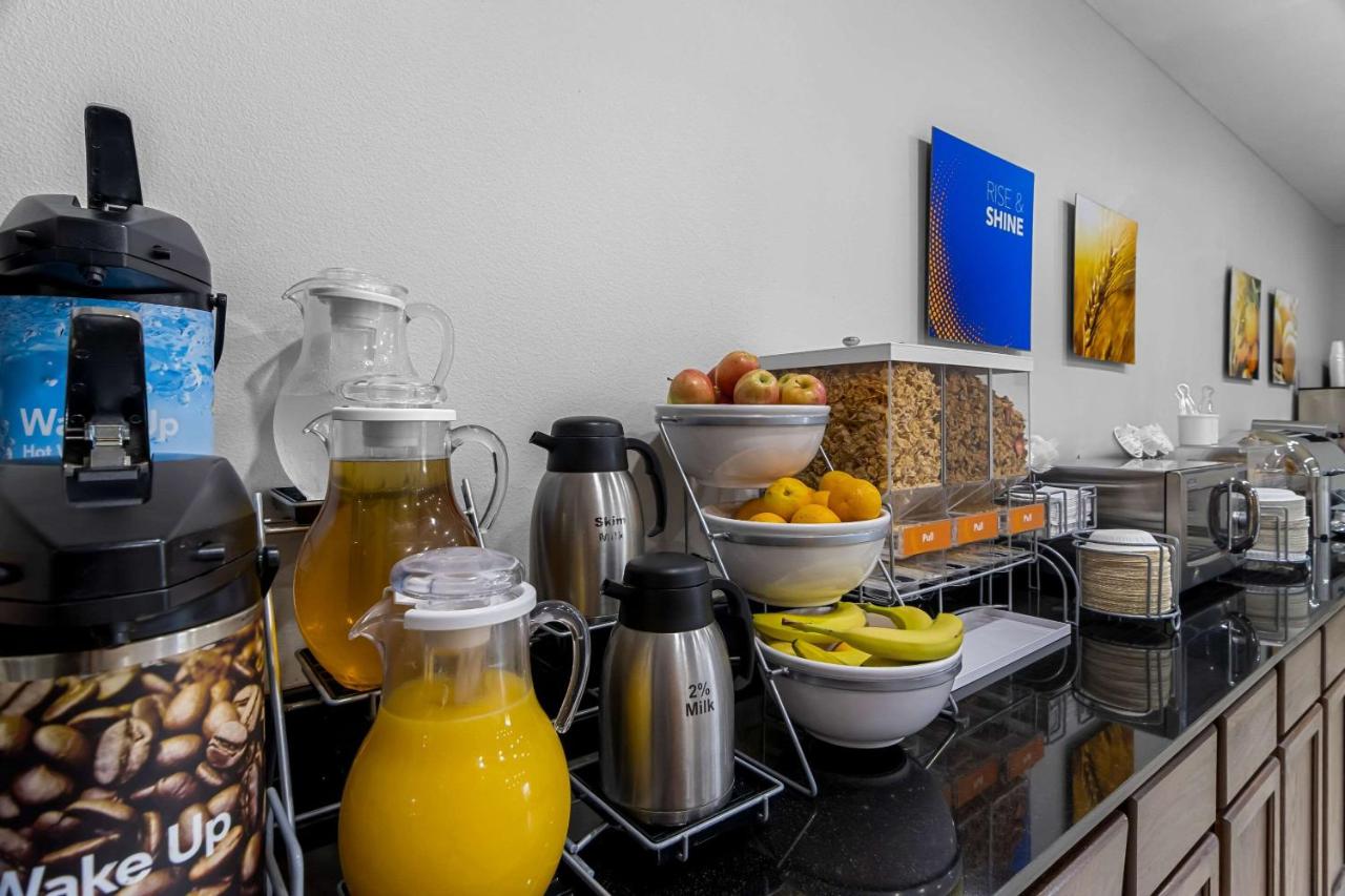 | Comfort Inn & Suites near Tinley Park Amphitheater