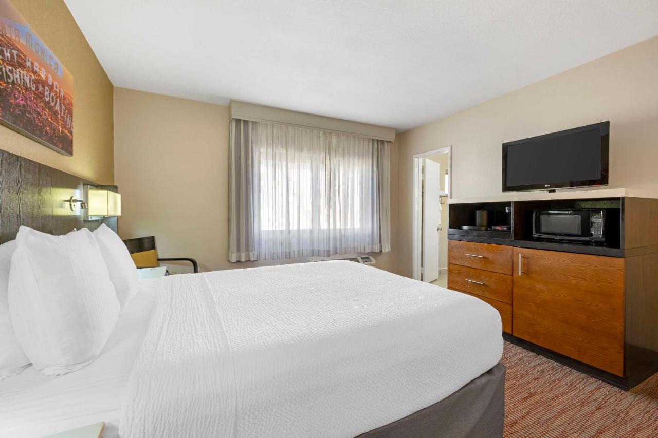 Queen Room - Non-Smoking at Best Western Royal Palace Inn & Suites