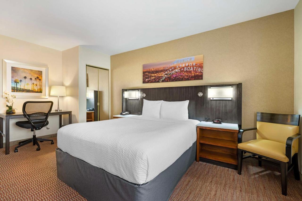 Queen Room - Non-Smoking at Best Western Royal Palace Inn & Suites