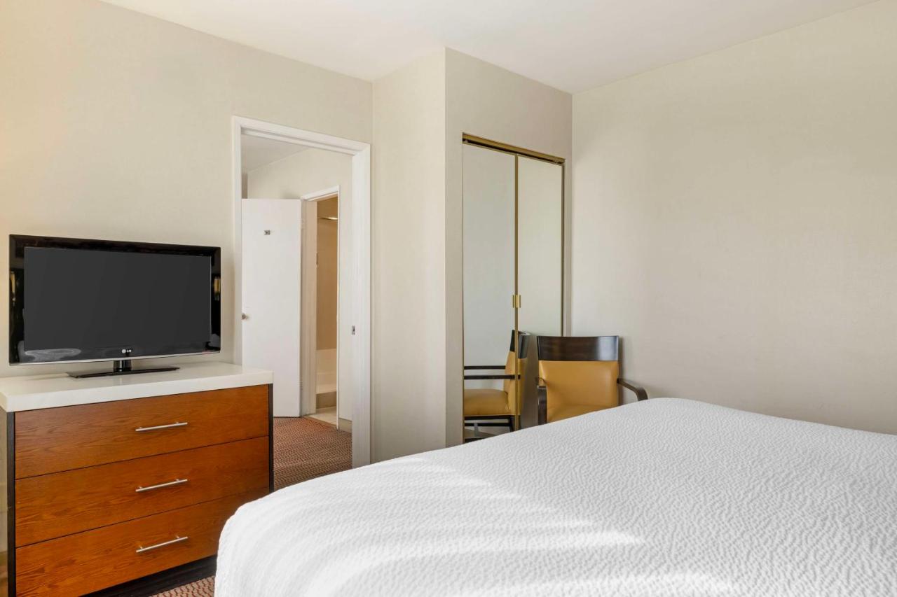 Queen Suite with Sofa Bed at Best Western Royal Palace Inn & Suites