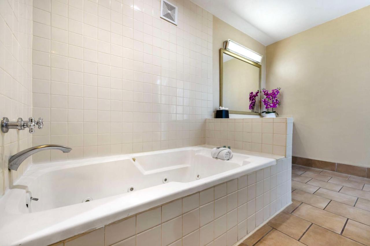  | Best Western Royal Palace Inn & Suites