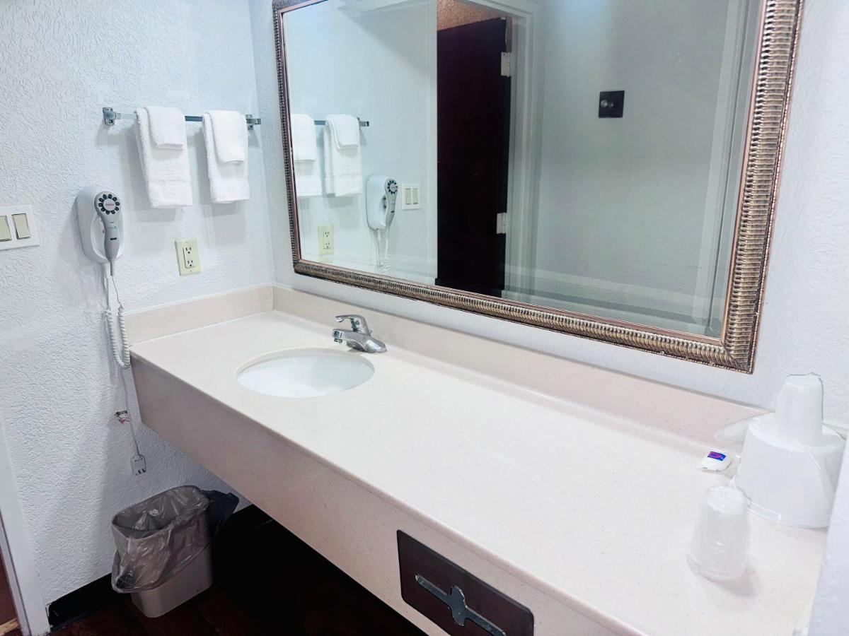 Deluxe Queen Suite at Studio 6 Extended Stay - Savannah, GA - Gateway & I-95