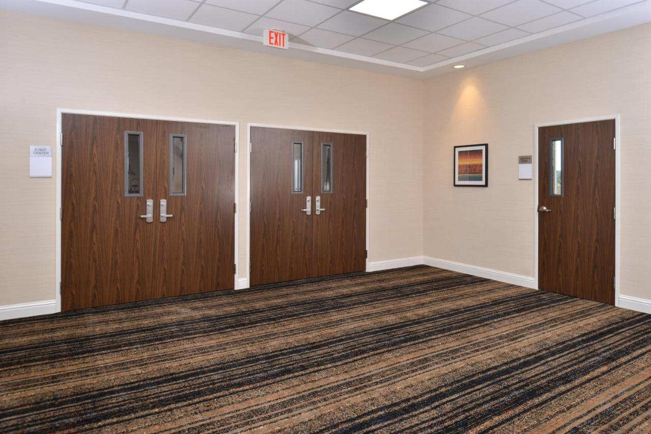 | Fairfield Inn & Suites Sacramento Airport Woodland