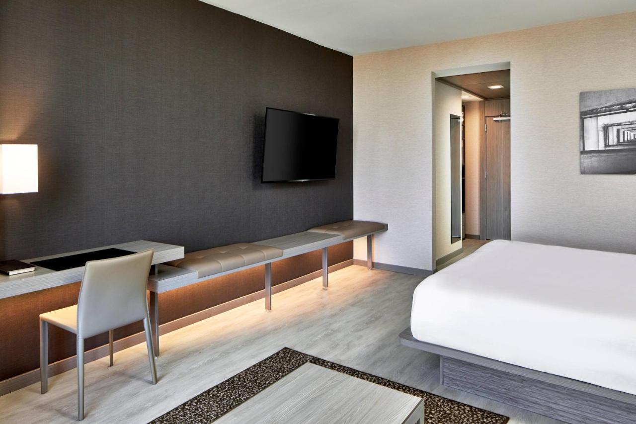 King Room with Sofa Bed - Hearing Accessible at AC Hotel by Marriott Tuscaloosa Downtown