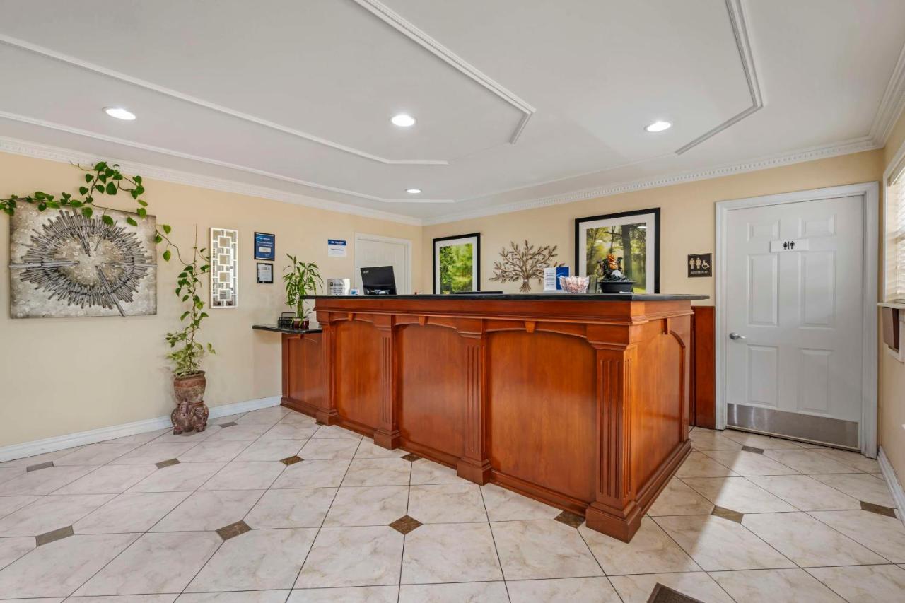 | Best Western Pineywoods Inn