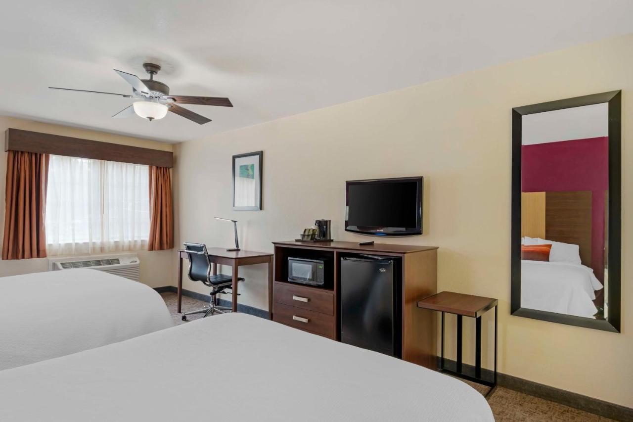| Best Western Pineywoods Inn