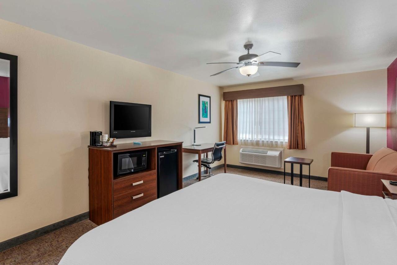 | Best Western Pineywoods Inn