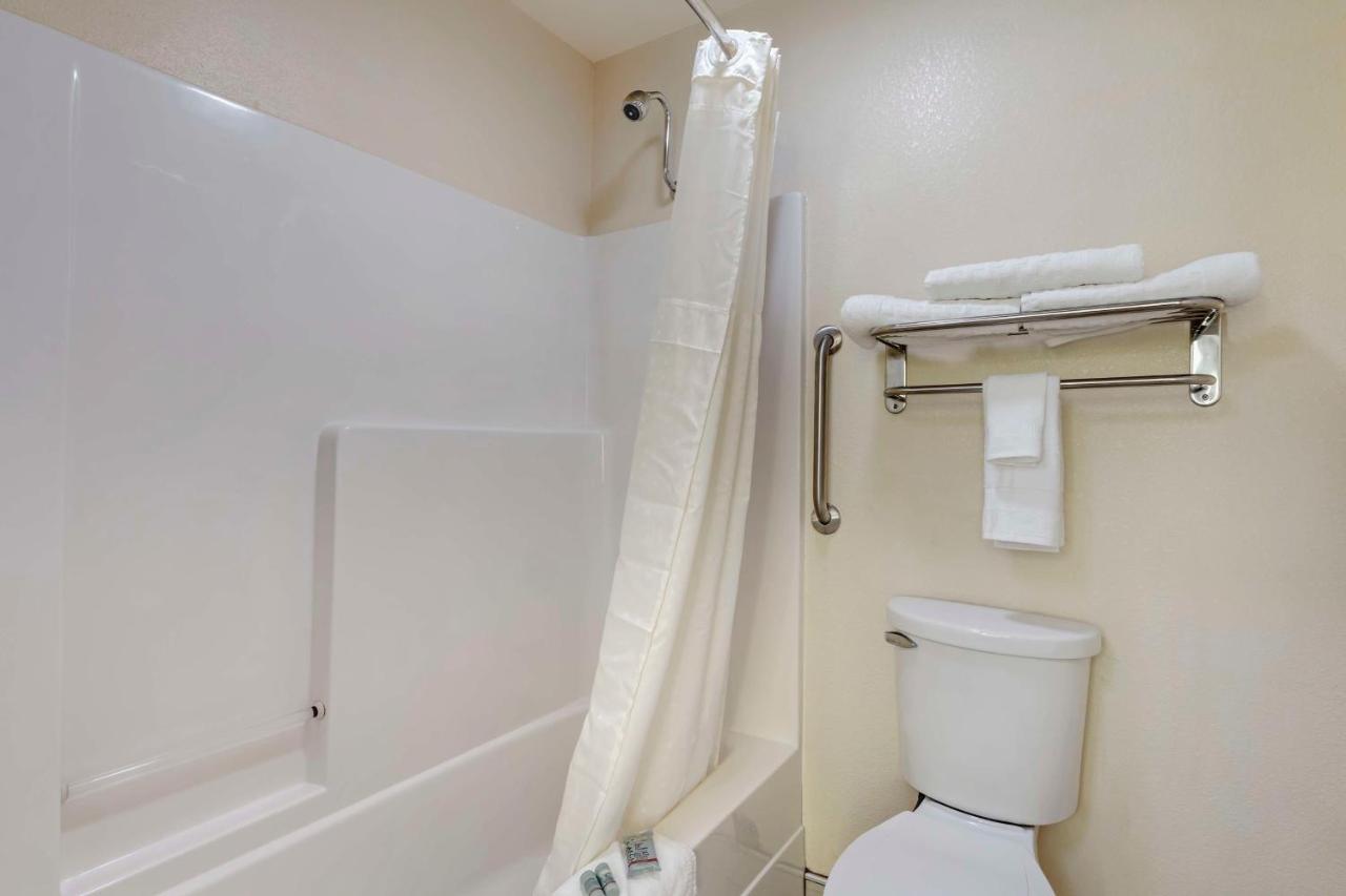 | Best Western Pineywoods Inn