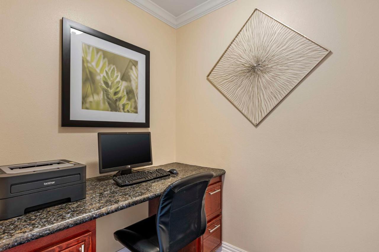| Best Western Pineywoods Inn