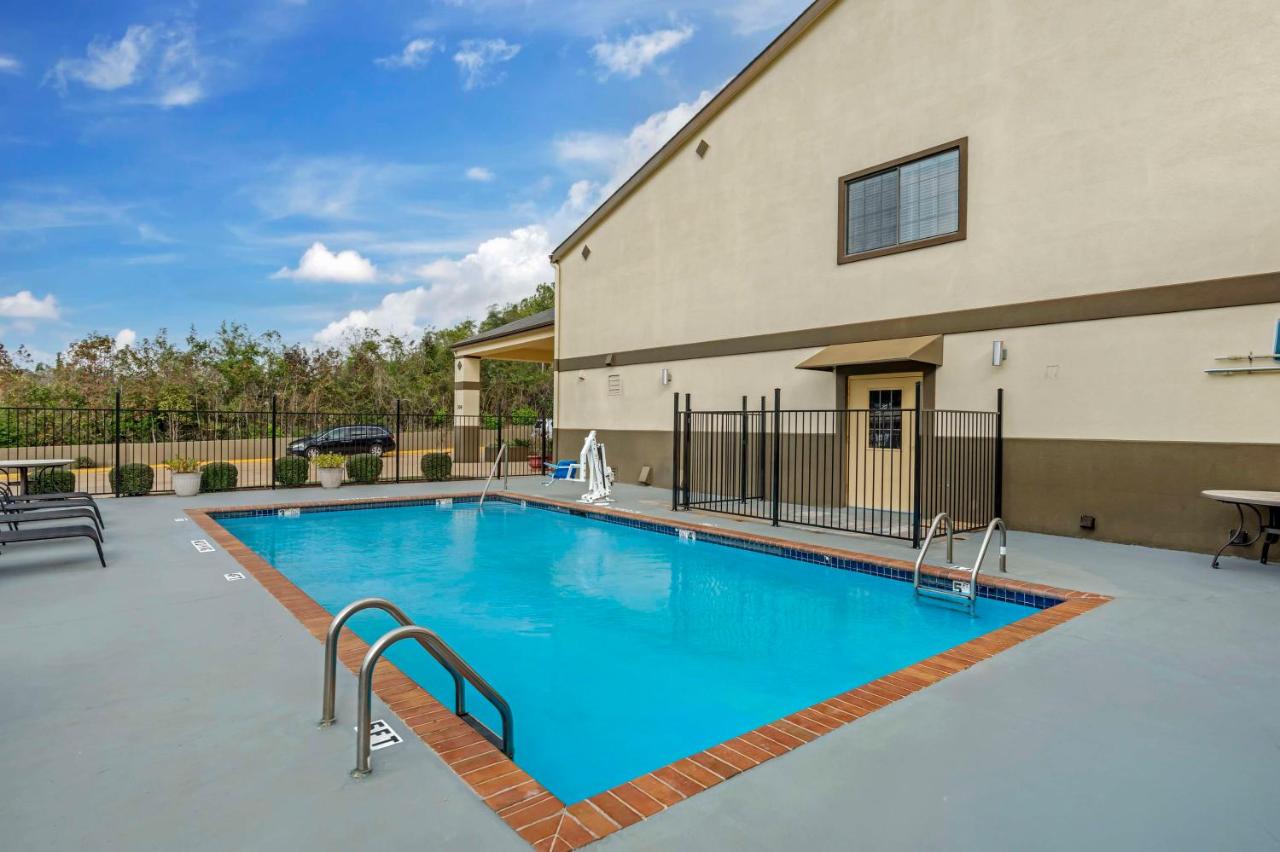| Best Western Pineywoods Inn