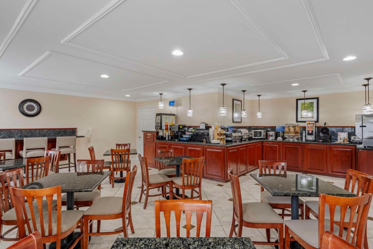 | Best Western Pineywoods Inn