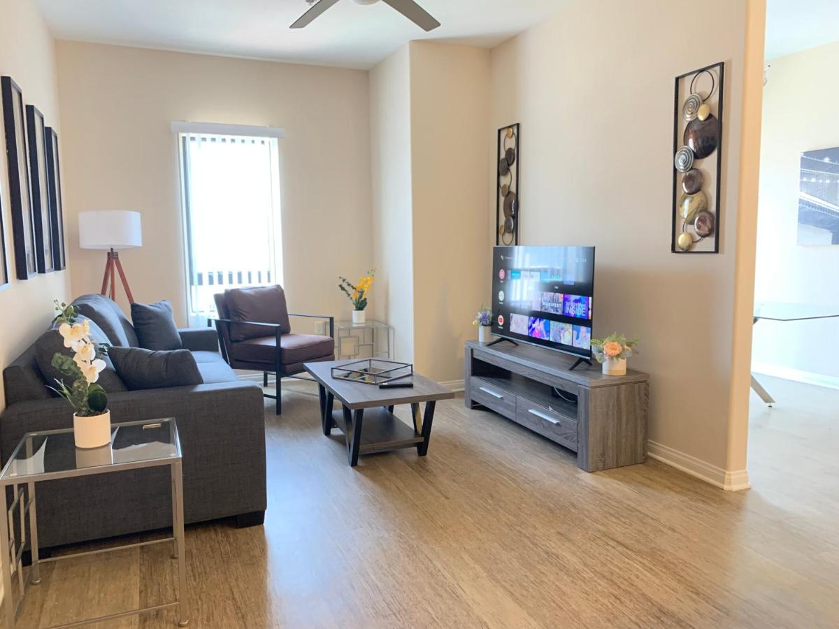  | Amazing Apartments near the grove