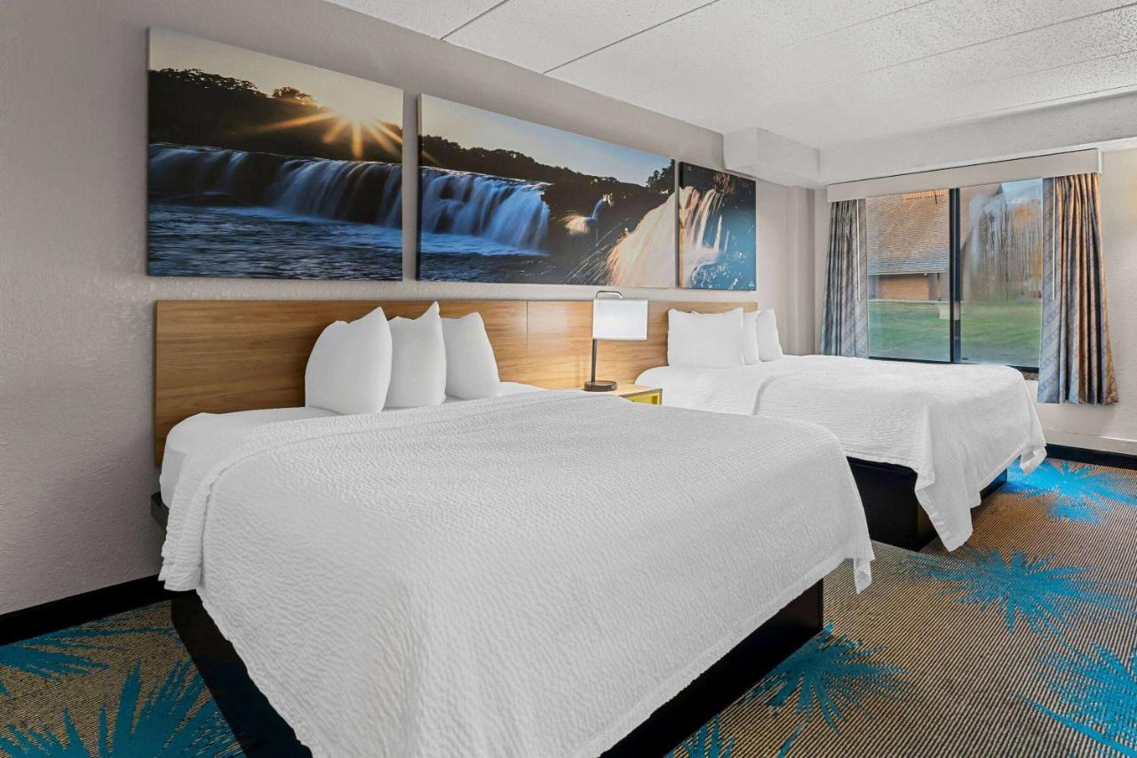 Queen Room with Two Queen Beds - Non-Smoking at Days Inn by Wyndham Sioux Falls Empire