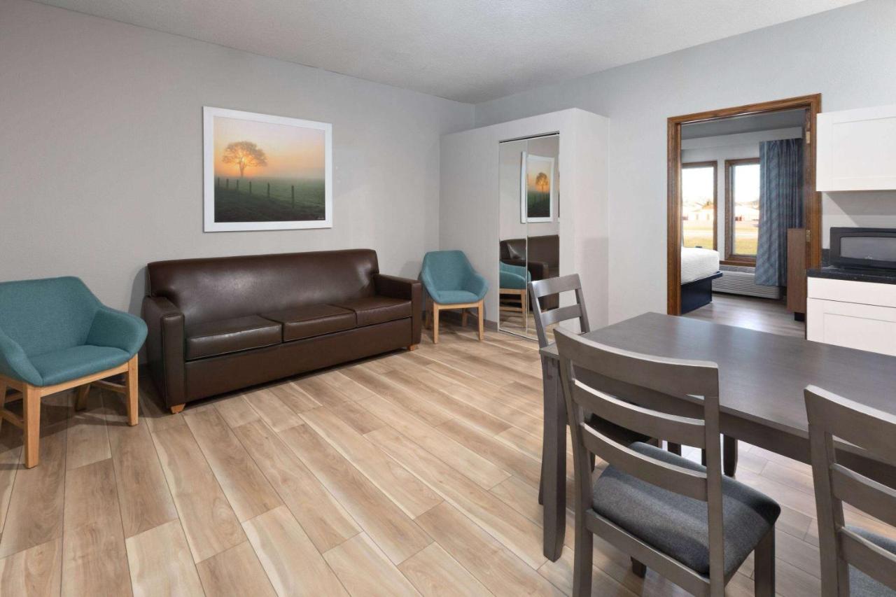 One-Bedroom King Suite - Non-Smoking at Days Inn by Wyndham Hutchinson