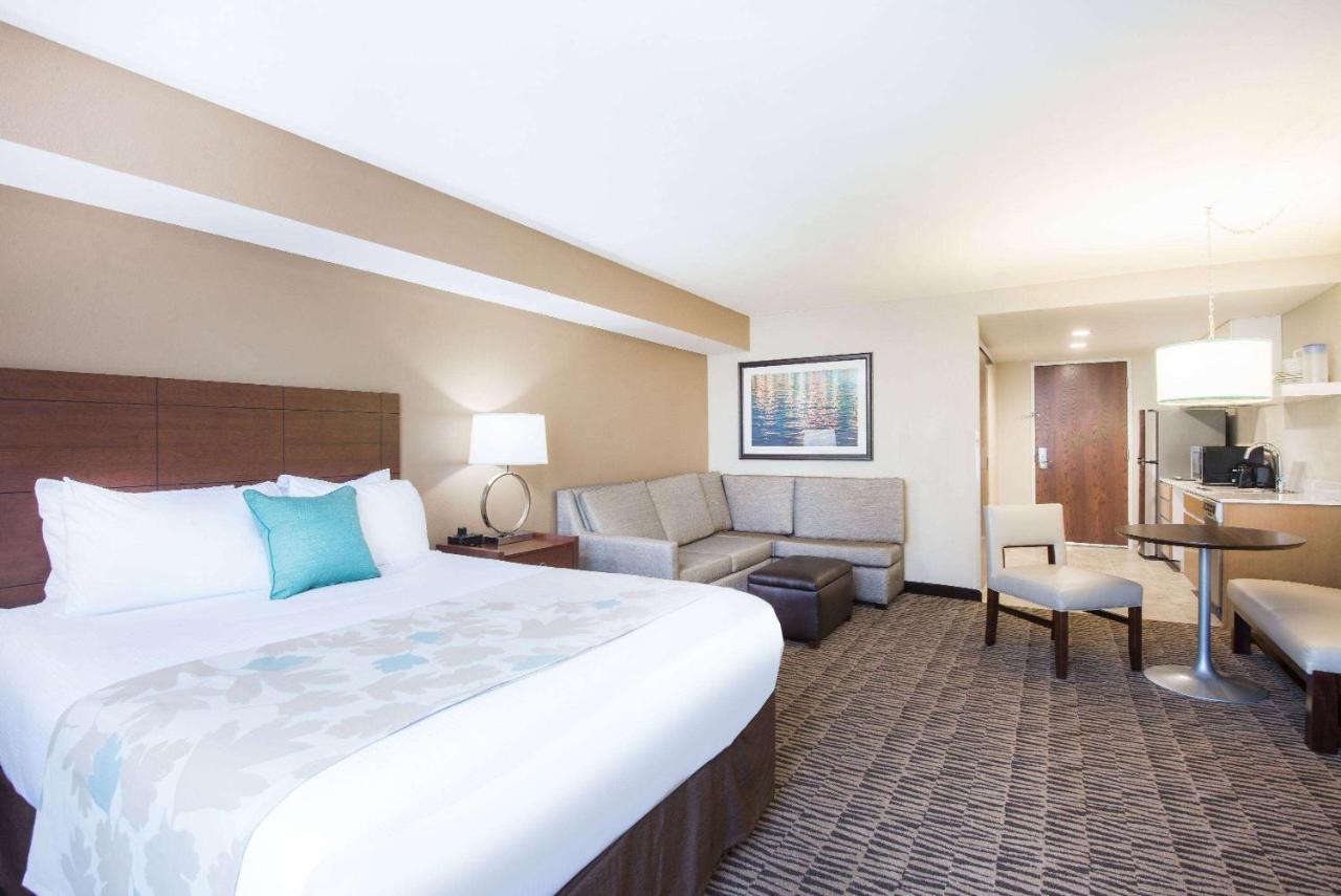 | Hawthorn Suites by Wyndham Saint Clairsville