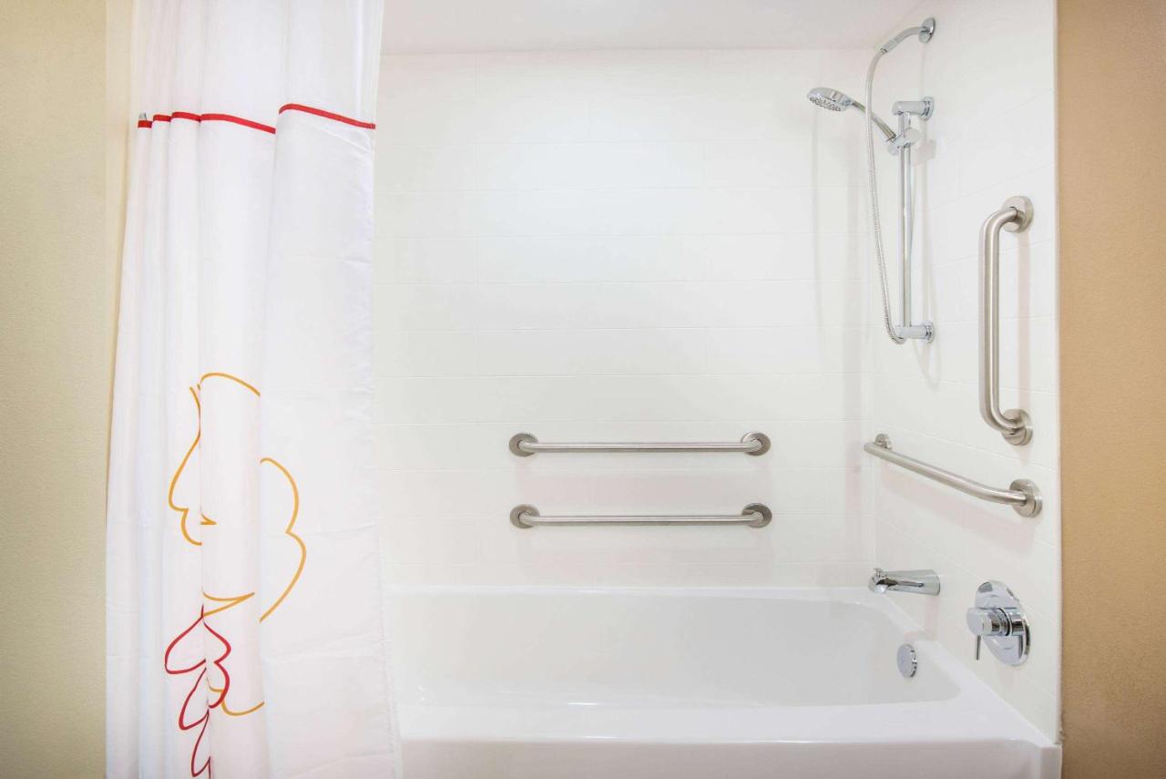 | Hawthorn Suites by Wyndham Saint Clairsville