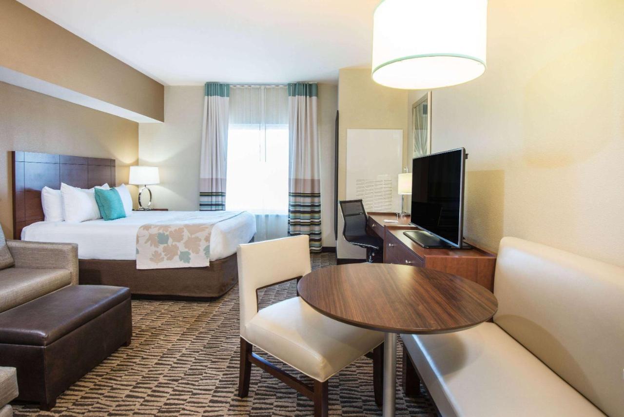 | Hawthorn Suites by Wyndham Saint Clairsville