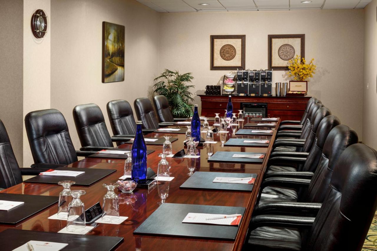 | APA Hotel Woodbridge