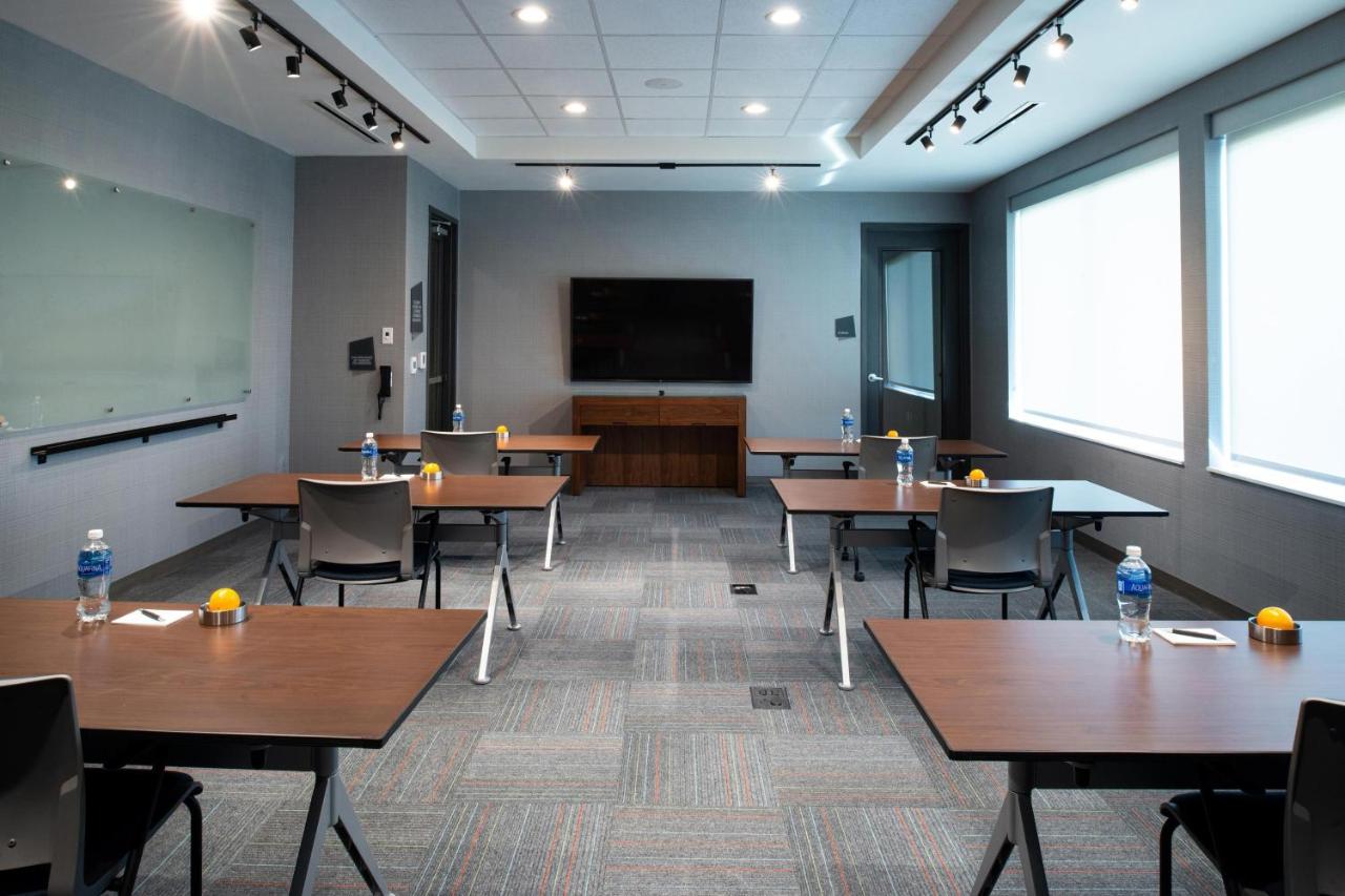| Aloft North Kansas City