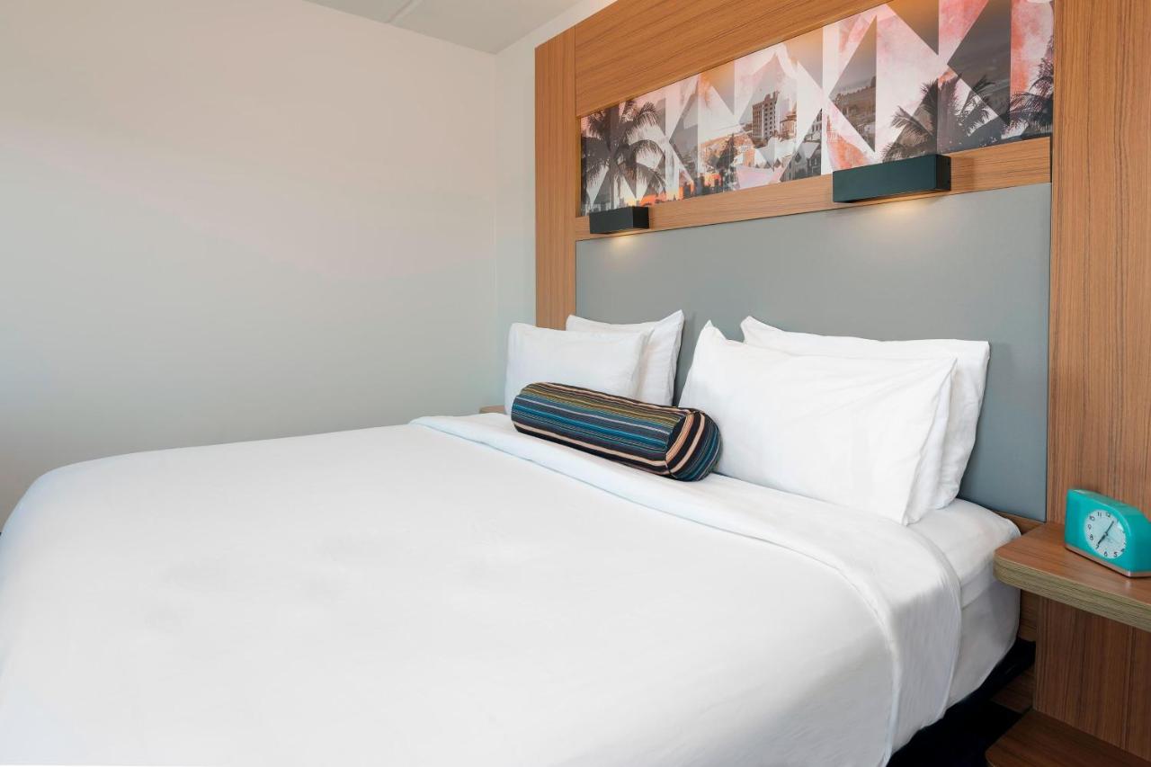 King Room at Aloft by Marriott Jacksonville Airport