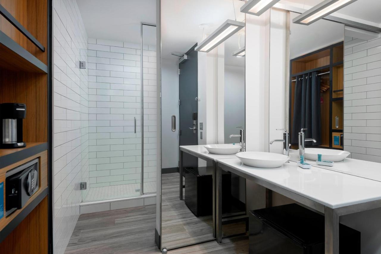 King Room at Aloft by Marriott Jacksonville Airport
