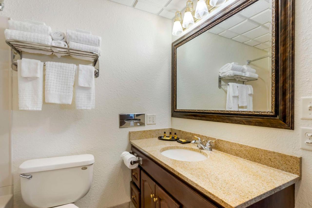 Large Queen Room - Non smoking at Best Western Plus Longbranch Hotel & Convention Center