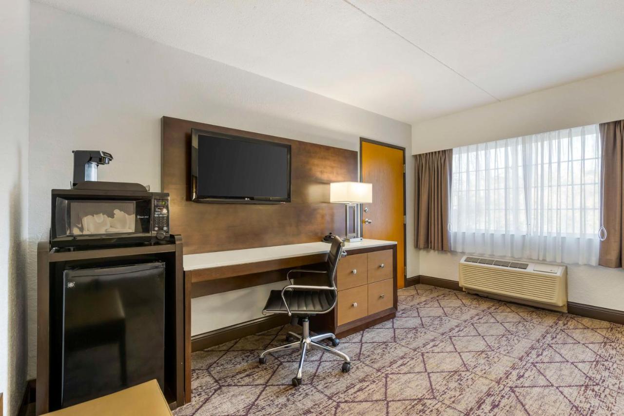Queen Room with Two Queen Beds - Disability Access - Non Smoking at Best Western Plus Longbranch Hotel & Convention Center