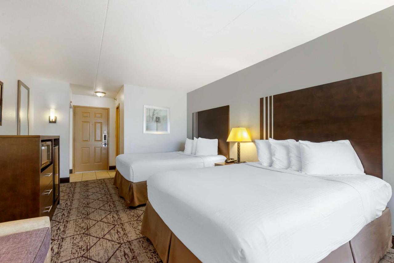 Queen Room with Two Queen Beds - Non Smoking at Best Western Plus Longbranch Hotel & Convention Center