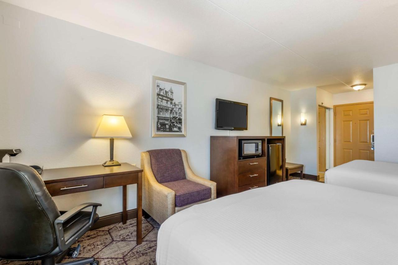 Queen Room with Two Queen Beds - Non Smoking at Best Western Plus Longbranch Hotel & Convention Center
