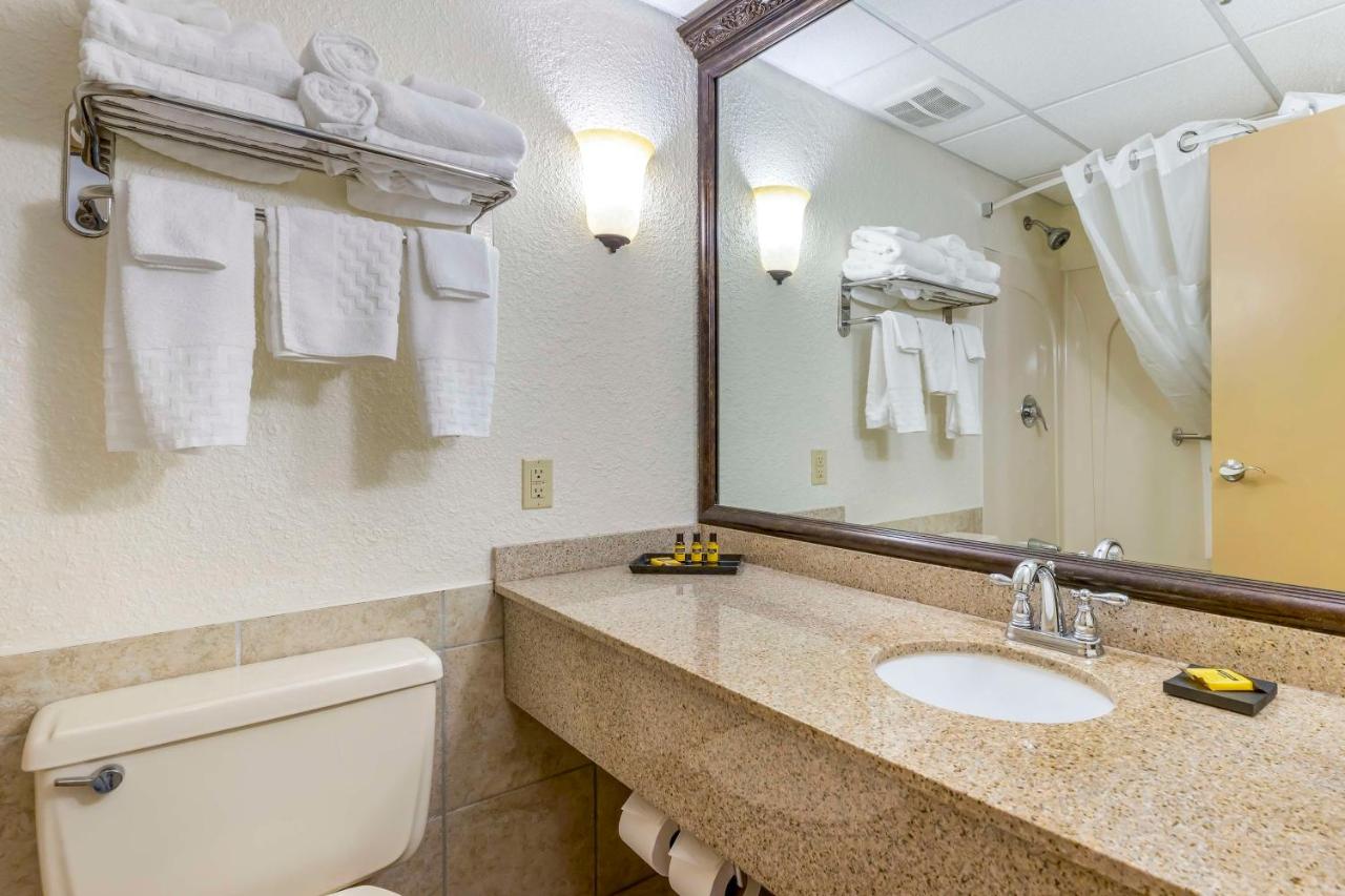 Queen Room with Two Queen Beds - Non Smoking at Best Western Plus Longbranch Hotel & Convention Center