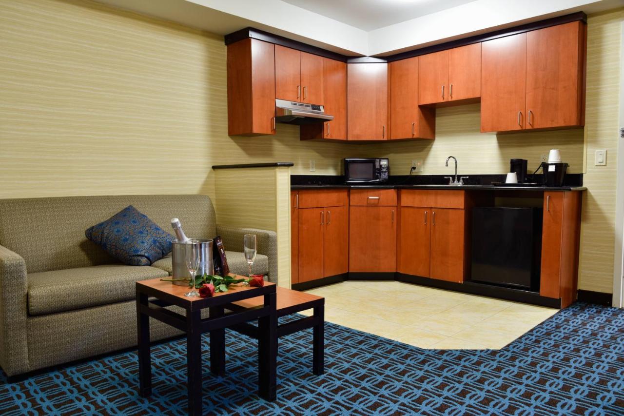 | Fairfield Inn Hartford Airport