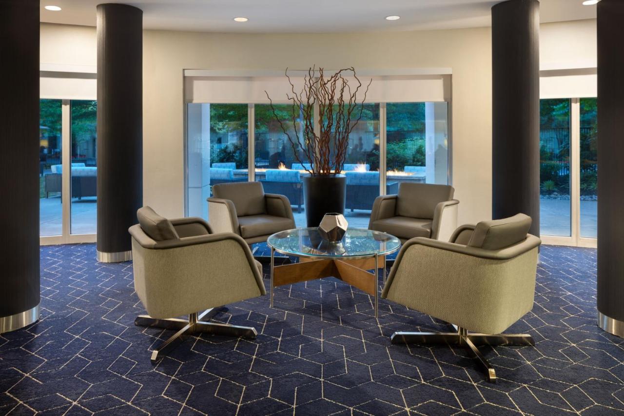 | Courtyard Edison Woodbridge