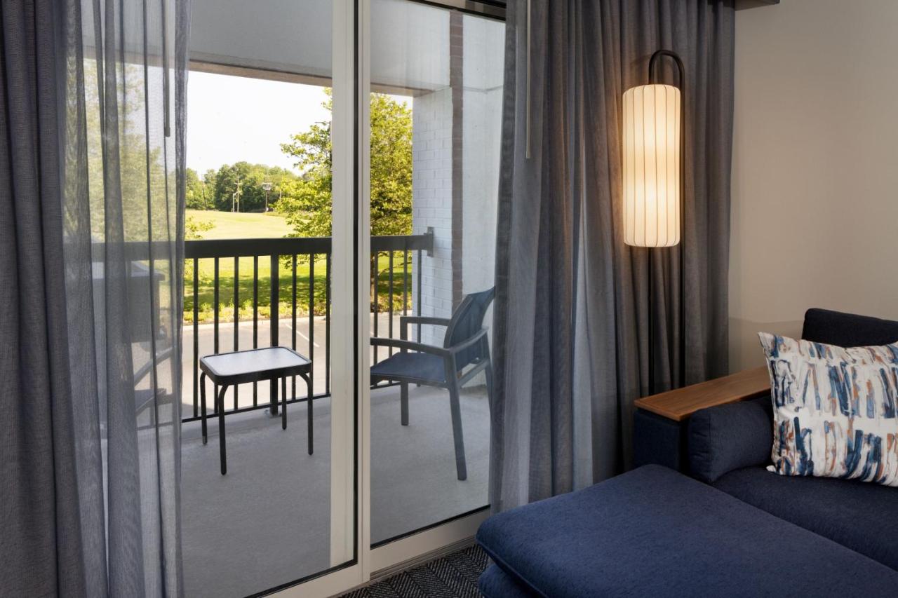 | Courtyard Edison Woodbridge
