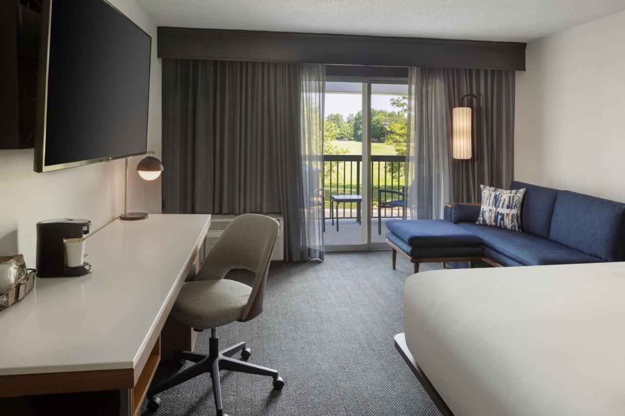 | Courtyard Edison Woodbridge